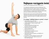Mężczyzna wykonuje ćwiczenia na powięź, znane jako World's Greatest Stretch. Rozciąga biodra, nogi i tułów.