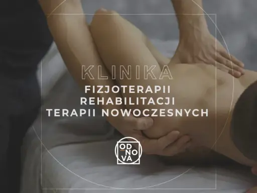 Fizjoterapeuta pracuje nad stawem mostkowo obojczykowym pacjenta. Klinika Fizjoterapii i Rehabilitacji.