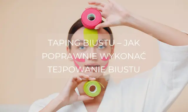 Kobieta z kolorowymi tejpy na twarzy i piersiach, prezentująca taśmy do tapingu.